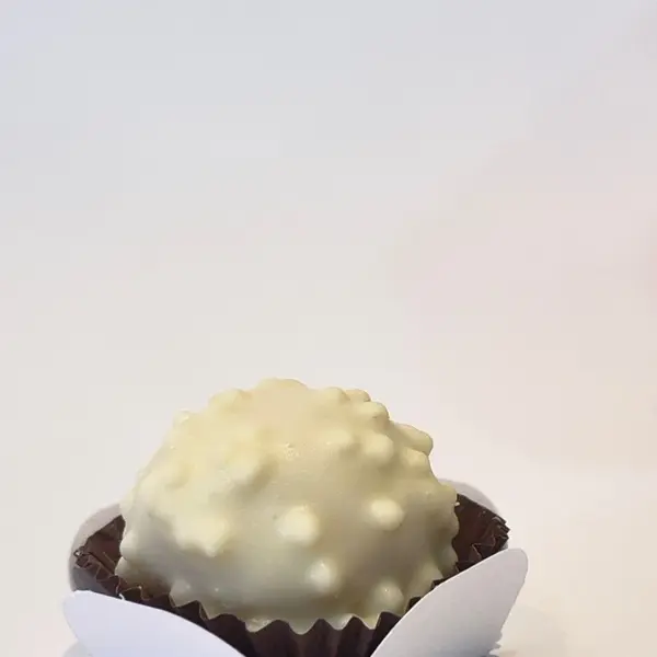 Bombom Brigadeiro Branco com Cereal - Recife